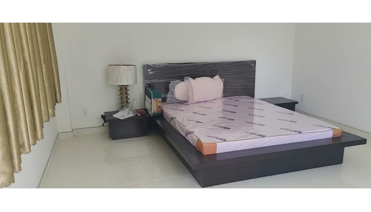 NGANG 5M HIẾM, VỊ TRÍ KINH DOANH, MẶT TIỀN HẺM XE HƠI THÔNG, GẦN NGÃ 4 PHÚ THUẬN - NGUYỄN THỊ THẬP, - P. PHÚ THUẬN, QUẬN 7 - NHỈNH 8 TỶ.